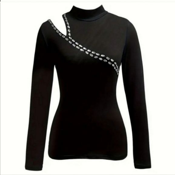 Cold shoulder asymmetrical black top with accents XL. EuC - Picture 2 of 4